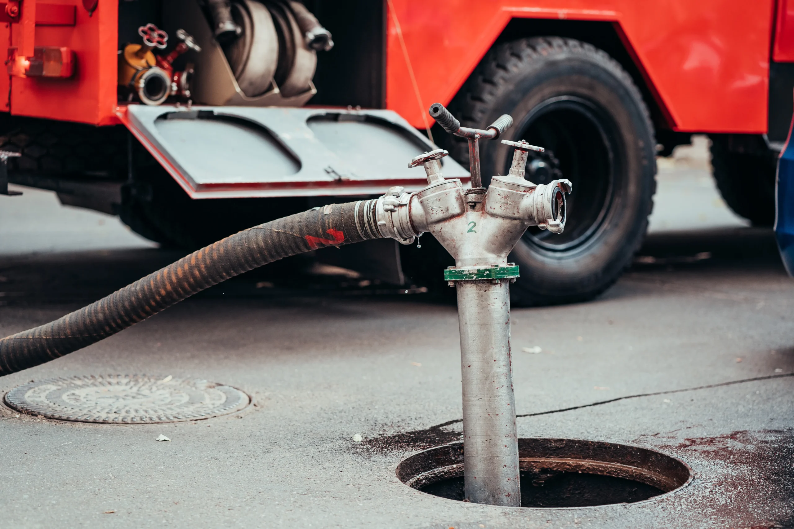 fire-hydrant-use-structure-fire